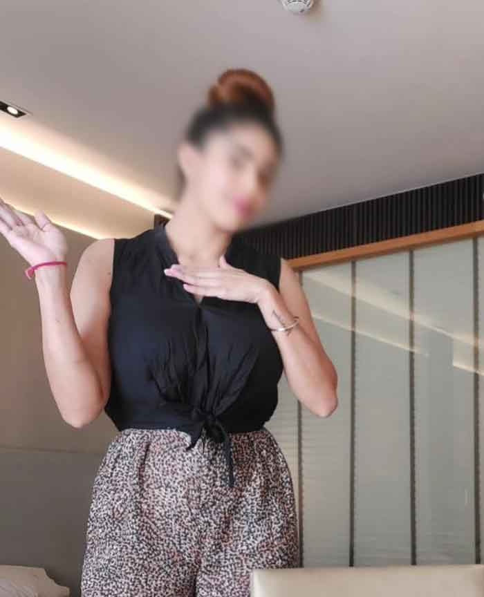 Young College escorts in Mumbai